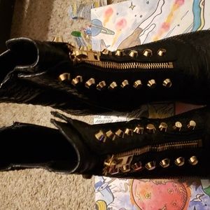 Black and gold boot